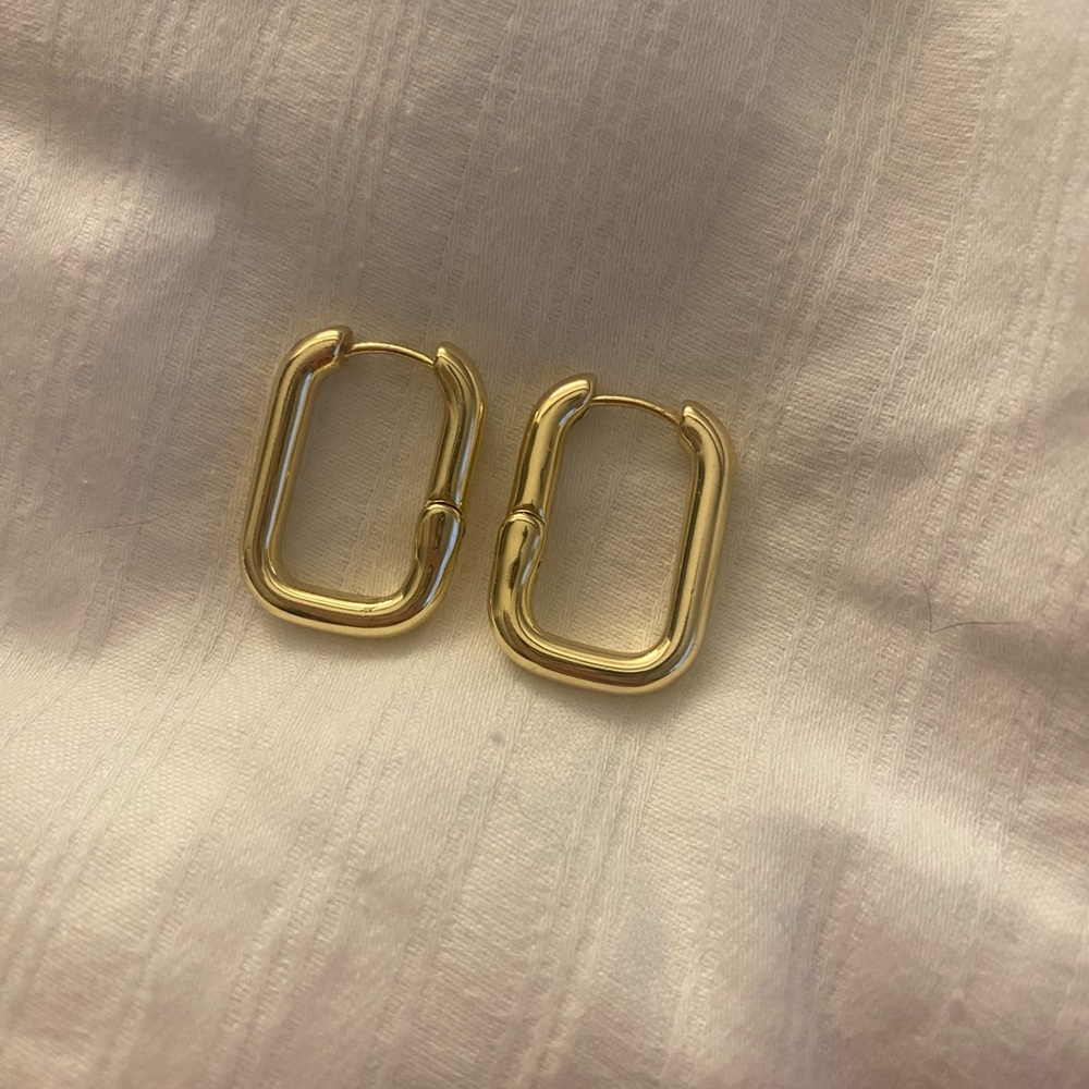 Amadeus gold hoop earrings